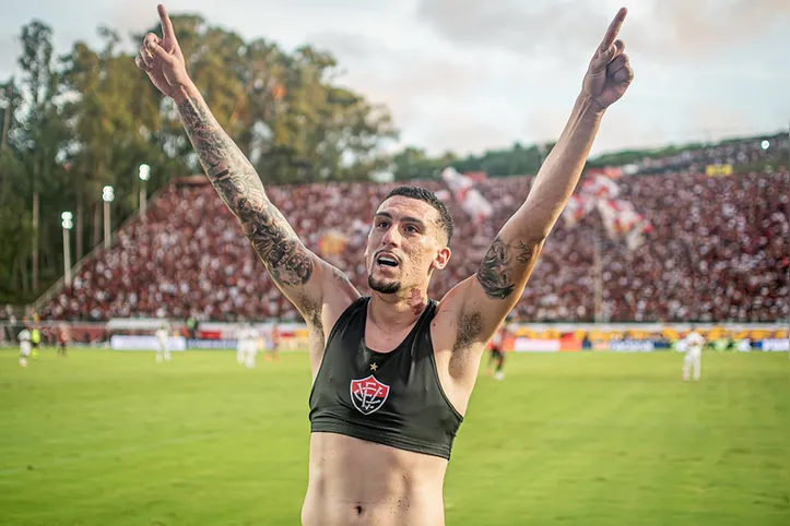 Gabriel Baralhas comemora gol contra o São Paulo que valeu a permanência na Série A