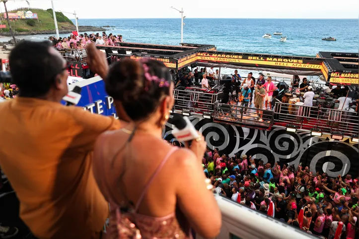 CARNAVAL 2026
Observatório A TARDE inicia transmissão ao vivo direto do circuito.
Na foto: Bell Marques no Observatório A TARDE com Marrom e Silvana Freire. 
Foto: Raphael Muller / Ag. A TARDE
Data: 12/02/2026