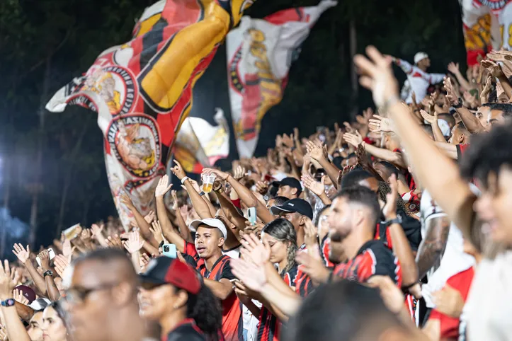 Torcida do Vitória na semifinal da Copa do Nordeste