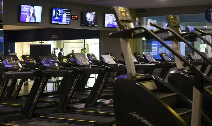 Queda de 180kg em aparelho de academia gera alerta sobre manutenção e supervisão