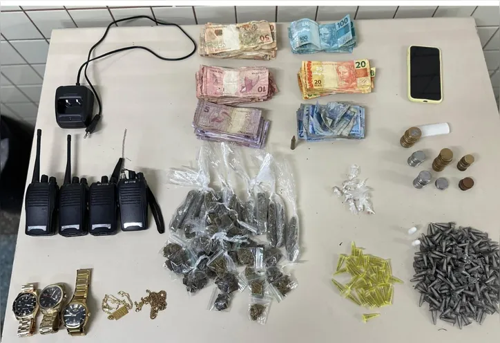 Itens apreendidos com adolescente na RMS