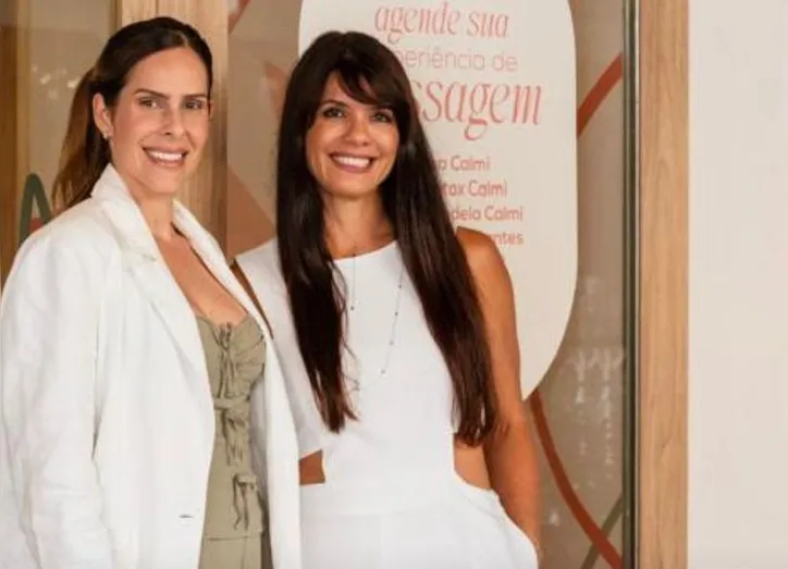 Ju Albuquerque e Perla Lemos, sócias da Calmi Spa, à frente do novo espaço de bem-estar no Shopping Paseo Itaigara