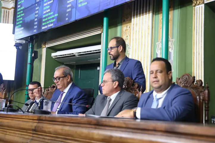 Presidente Carlos Muniz em sessão na Câmara dos Vereador de Salvador