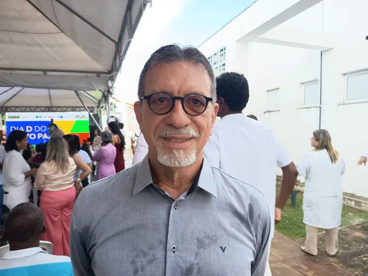 Deputado Afonso Florence (PT) durante anúncios para saúde em Salvador