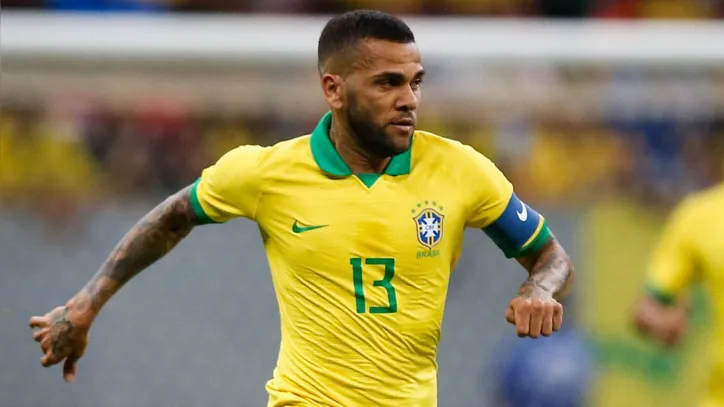 Daniel Alves em campo pela Seleção Brasileira
