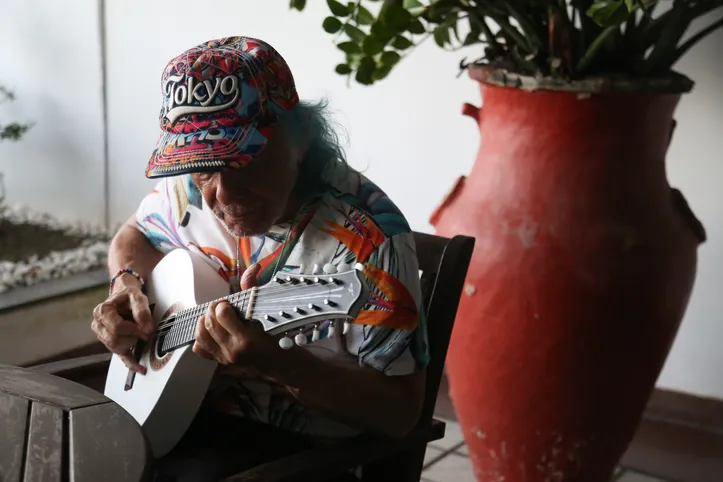 Armandinho Macêdo carrega fortes influências do rock