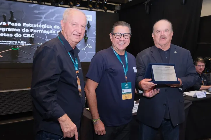 Marcelo Sacramento na posse com Arildo Boscolo e Paulo Maciel