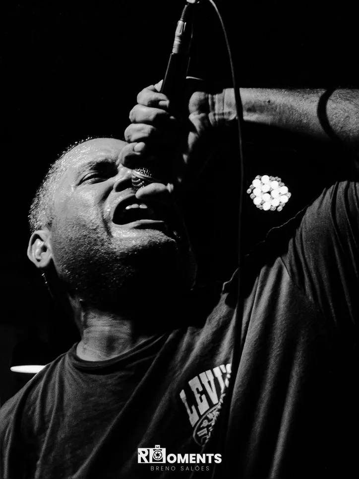 Maurício é o vocalista da Arr8w