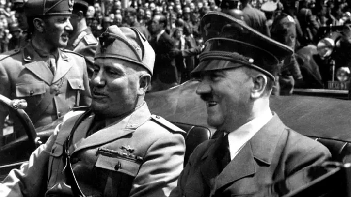 Benito Mussolini e Hitler, líderes do Eixo