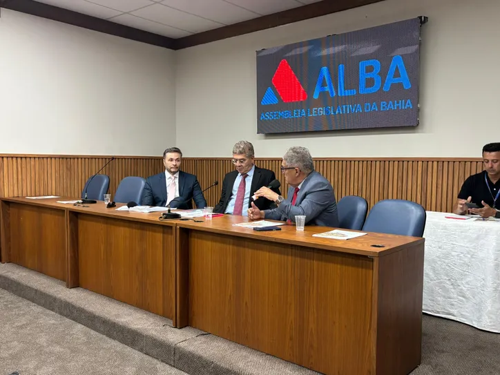 Manoel Vitorio presentou balanço fiscal na Alba.