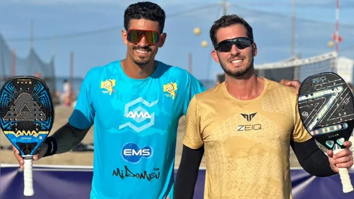 Murilo Valadares de amarelo e Augusto César de azul
