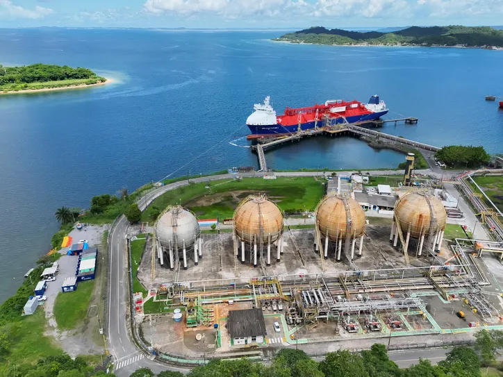 Imagem ilustrativa da imagem Brilliant Future: navio gigante reforça logística e abastecimento de etano na Bahia