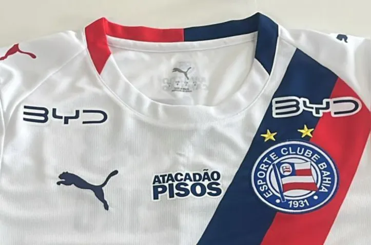 Camisa do Esporte Clube Bahia com a marca da BYD