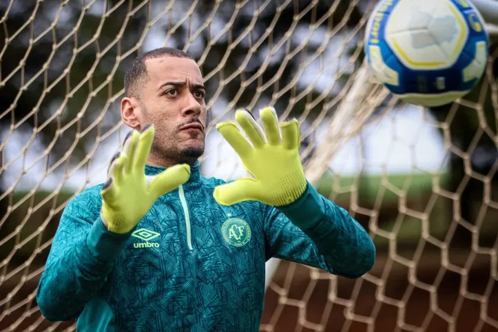 Léo Vieira pela Chapecoense