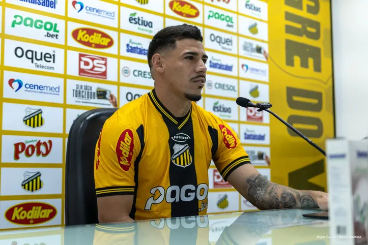 Mayk em entrevista coletiva pelo Novorizontino