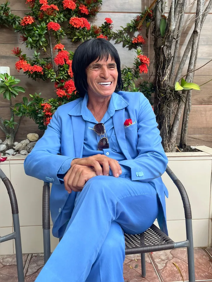 Agatângelo Mendonça - Roberto Carlos da Shopee. Artista faz cover do "Rei"