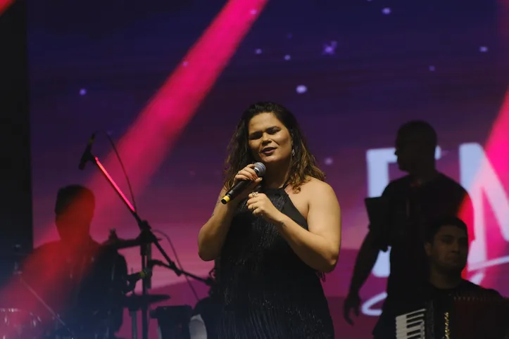 Cantora de forró Emili Pinheiro