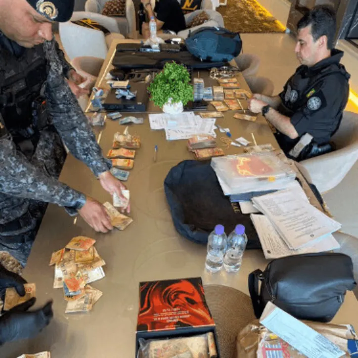 Imagem ilustrativa da imagem Carros de luxo e 120 armas: PF apreende bens milionários ligados a MCs