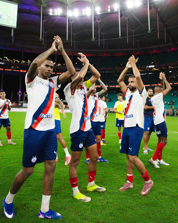 Jogadores do Bahia comemorando triunfo sobre o Bragantino