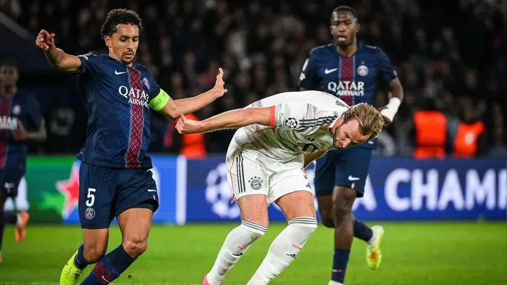 O zagueiro brasileiro Marquinhos, do PSG, disputa a bola com Harry Kane, atacante do Bayern de Munique