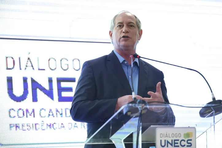 Ciro Gomes (PSDB) durante palestra