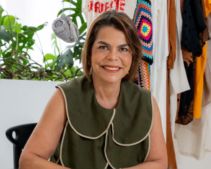 Daniela Falcão estreia no Mãos da Moda Bahia, projeto que une moda autoral, arte e saberes artesanais no MAC_BAHIA