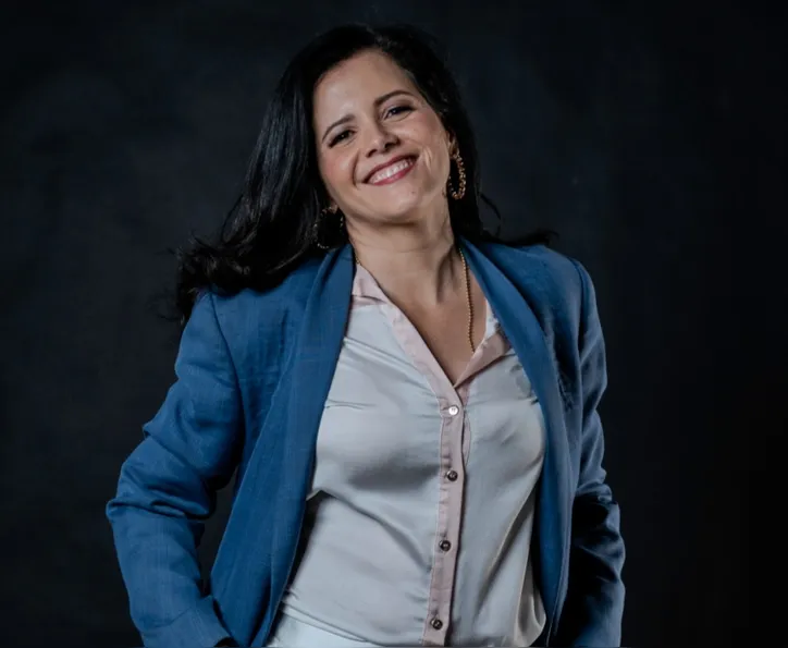Elen Vila Nova lança curso de oratória com foco em autoconfiança e comunicação