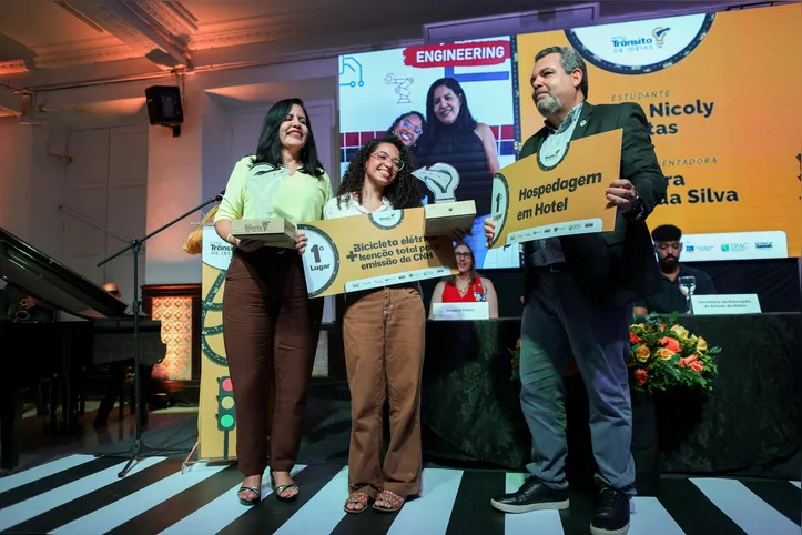 Ághata Nicoly Freitas, vencedora do 1º lugar