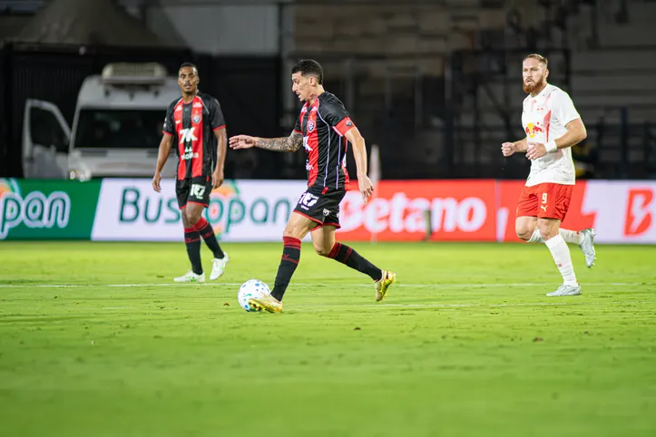Vitória e Bragantino pela 16ª rodada do Brasileirão