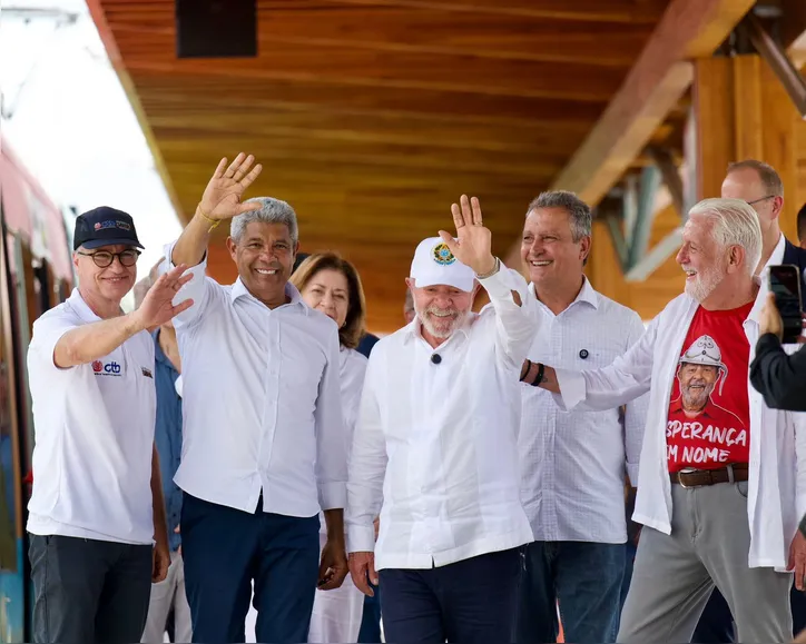 Imagem ilustrativa da imagem Com Lula, Wagner celebra expansão do metrô e do VLT de Salvador: ‘Orgulho do que fizemos’