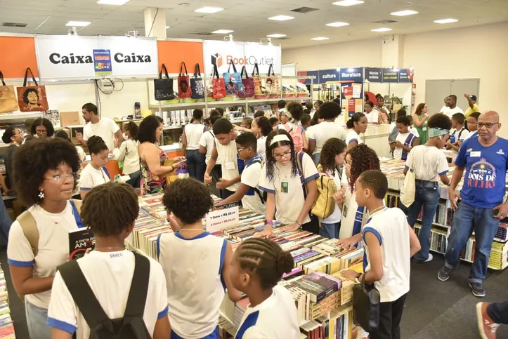 Rede municipal leva 10 mil alunos à Bienal