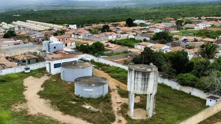 Reservatório do Tigre, ponto de origem da adutora de mais de 5 km implantada para levar água à área de expansão urbana de Poções e reforçar a segurança hídrica da região