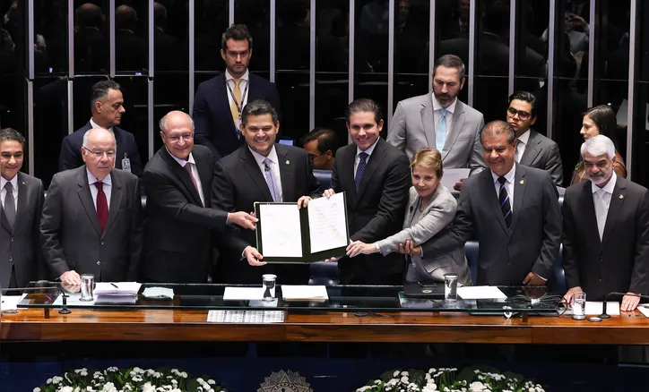 Sessão solene de promulgação do acordo Provisório de Comércio entre o Mercosul e União Europeia.