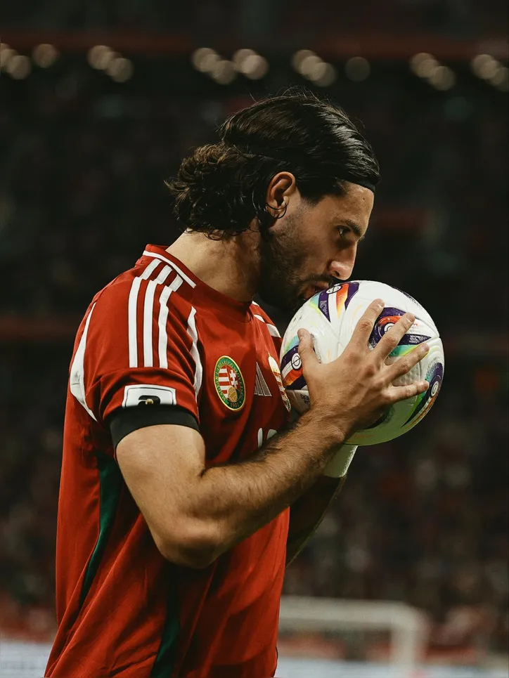 Szoboszlai em campo pela Hungria