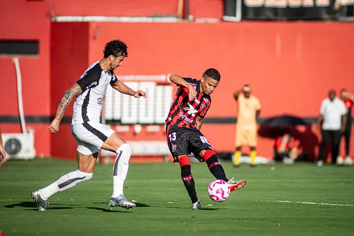 Gustavo Henrique e Erick em Vitória 0x1 Corinthians pelo Brasileirão de 2025