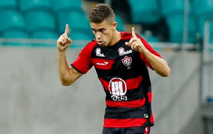 Gabriel Paulista pelo Vitória