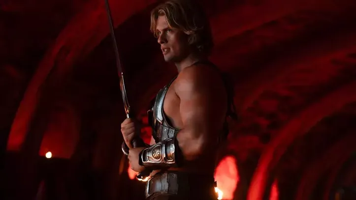 Nicholas Galitzine como He-Man