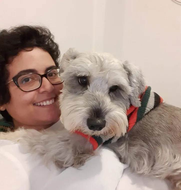 Médica veterinária Viviane Abreu e Bartô