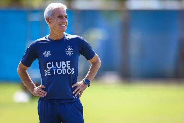 Luís Castro, técnico português do Grêmio