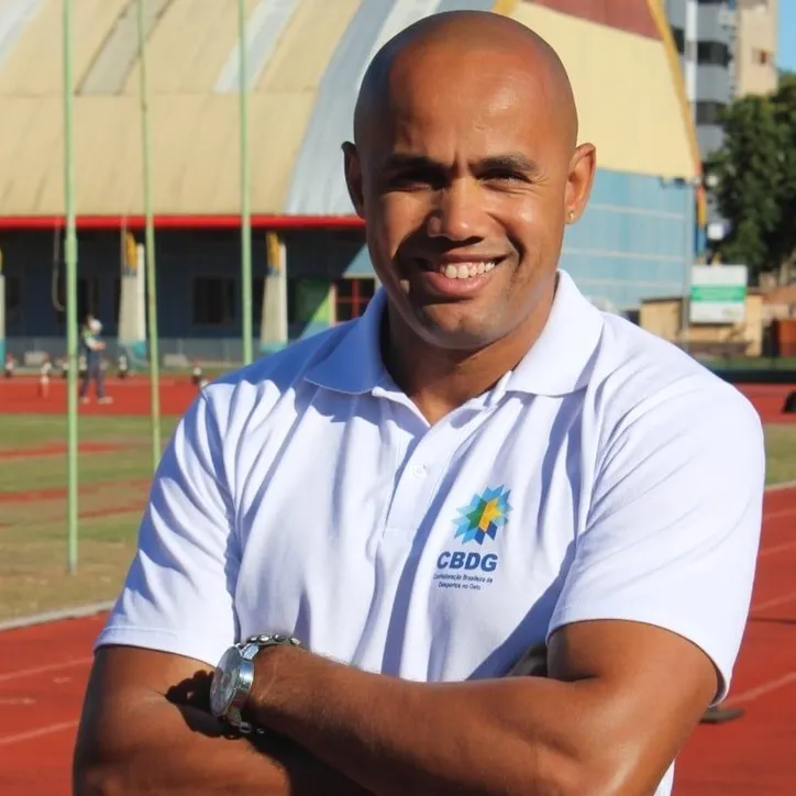 Imagem ilustrativa da imagem Da Bahia para o gelo: lenda do bobsled revela bastidores da carreira