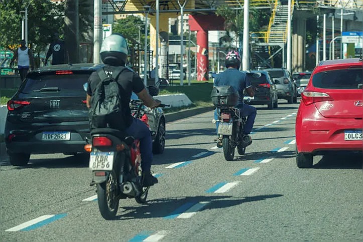 Motociclistas na Avenida Bonocô