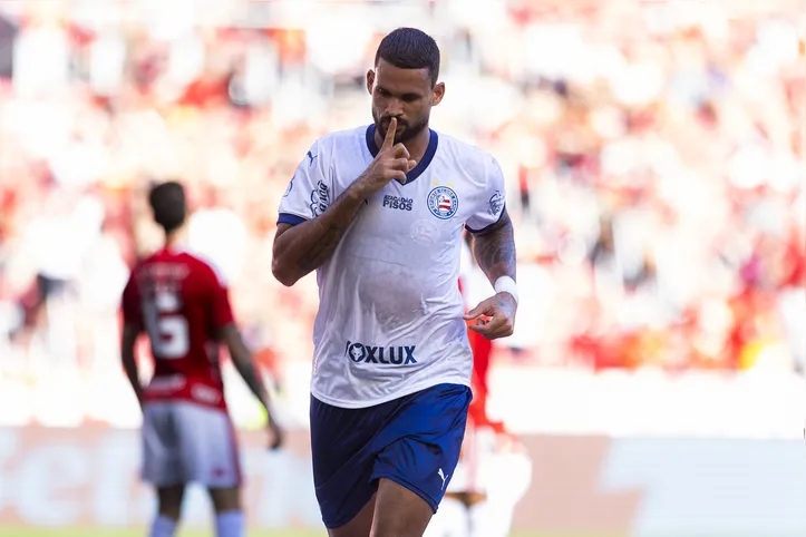 William José deve ser desfalque do Bahia contra o Remo