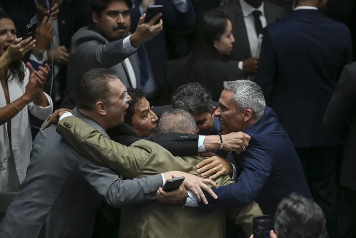 Comemoração dos bolsonaristas após rejeição de Jorge Messias