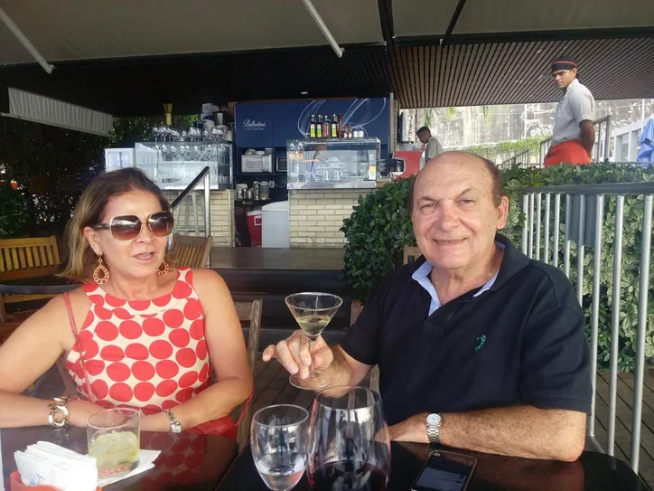 Maria Isabel e Jurandir Almeida brindam à vida durante almoço no Ori Rooftop
