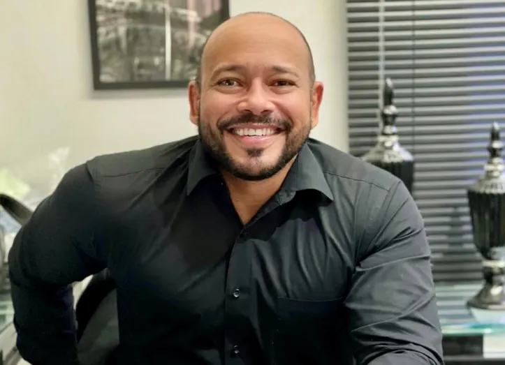 Advogado Márcio Mello celebra aniversário com festa em Salvador