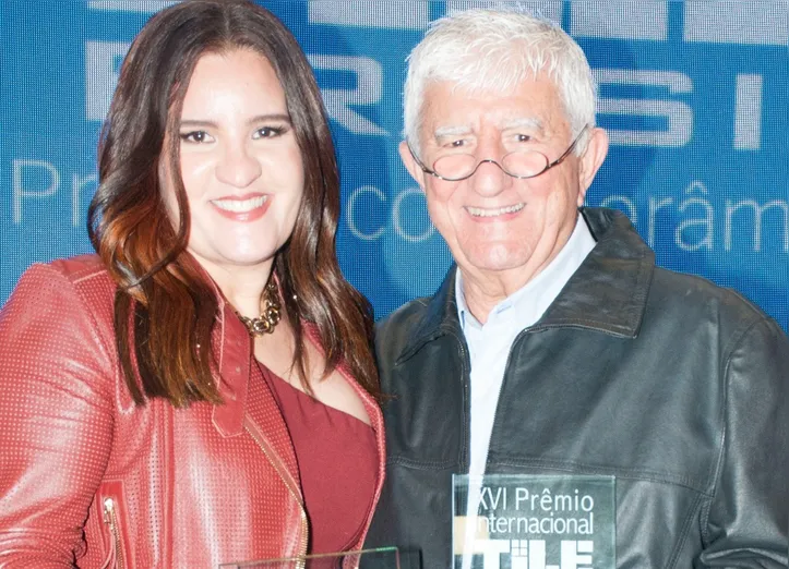 Antonio e Mila Caramelo brilham em premiação internacional em São Paulo