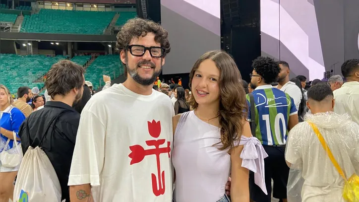 Sandro e a filha, Maria Carolina, compartilham do mesmo amor por Djavan