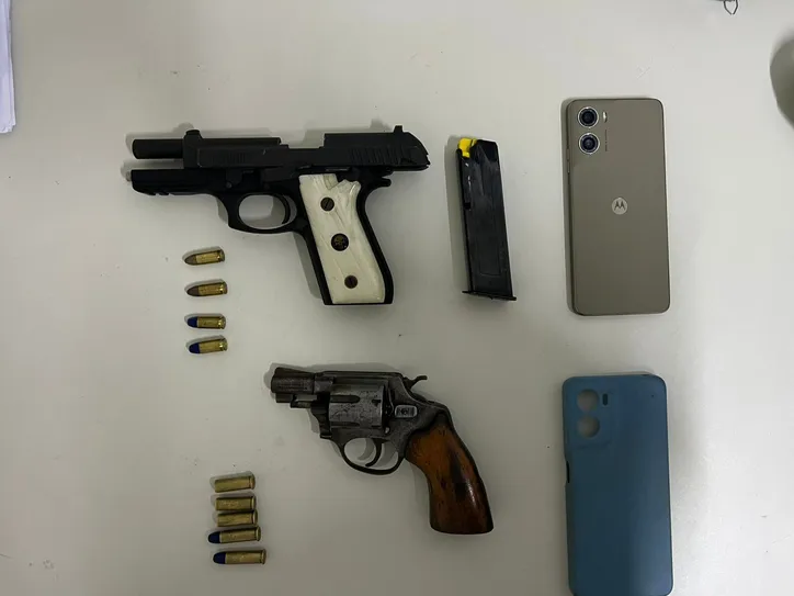 Material apreendido com a dupla