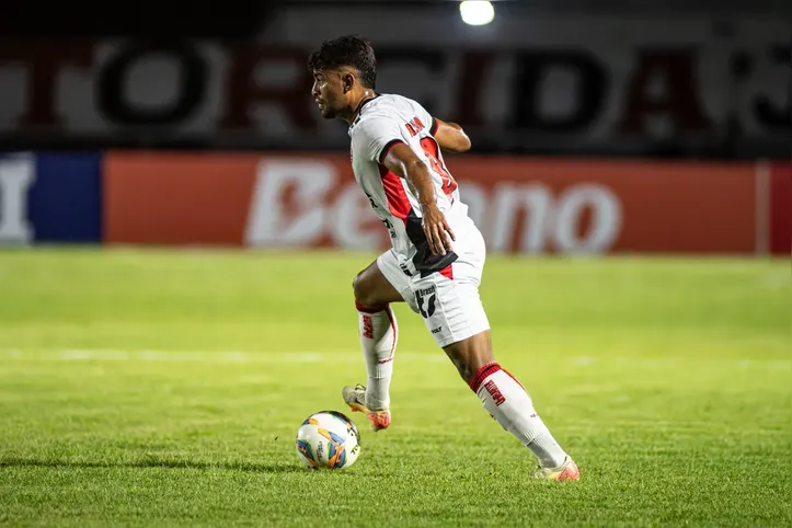 Ronald em campo pelo Vitória