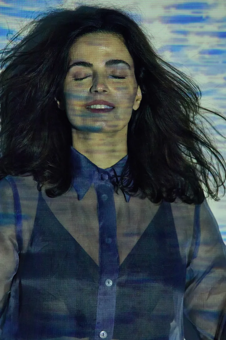 Imagem ilustrativa da imagem Emanuelle Araújo resgata axé dos anos 90 em álbum inspirado nas raízes baianas